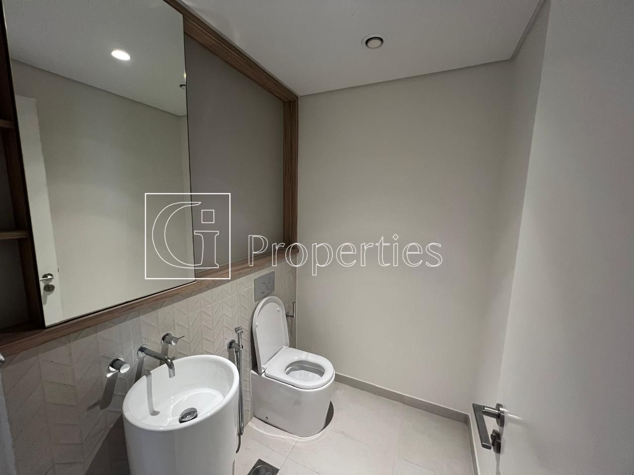 On High Floor | Vacant | End Users Favorite - 10