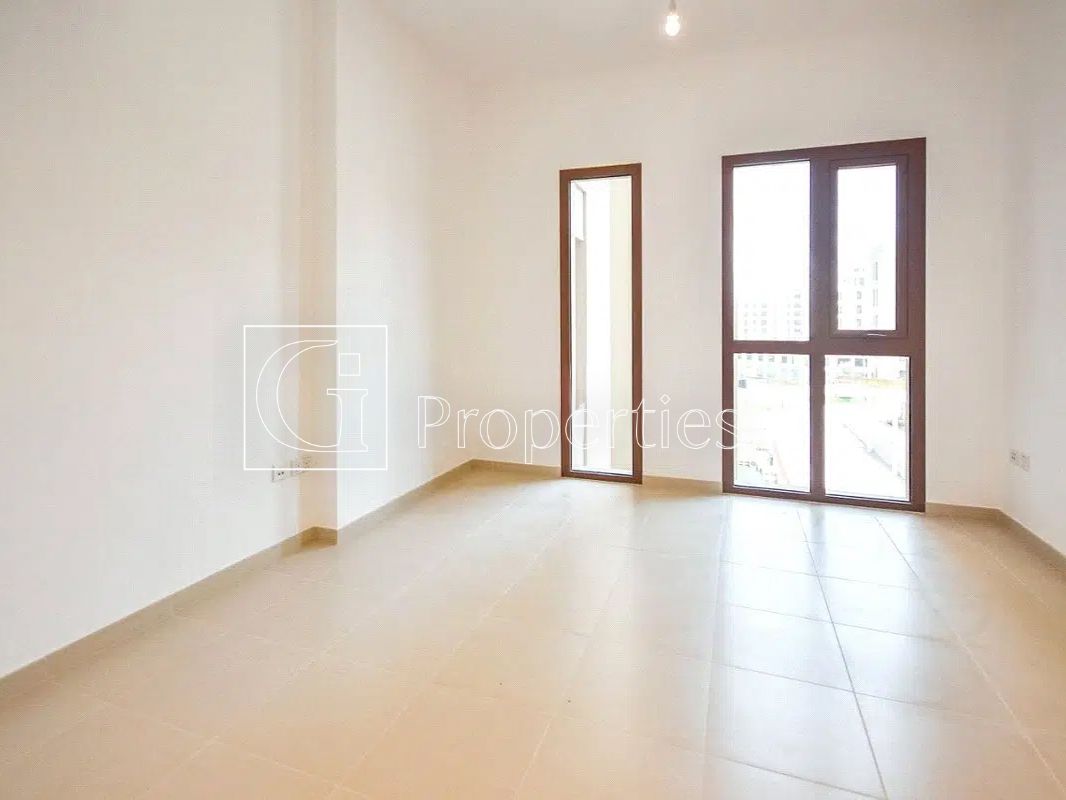 Modern Studio | Prime Location | Bright Layout - 8