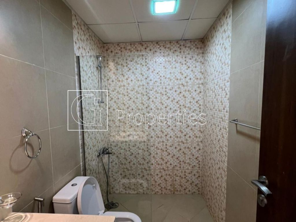 Spacious | Prime Location | Closed Kitchen - 10