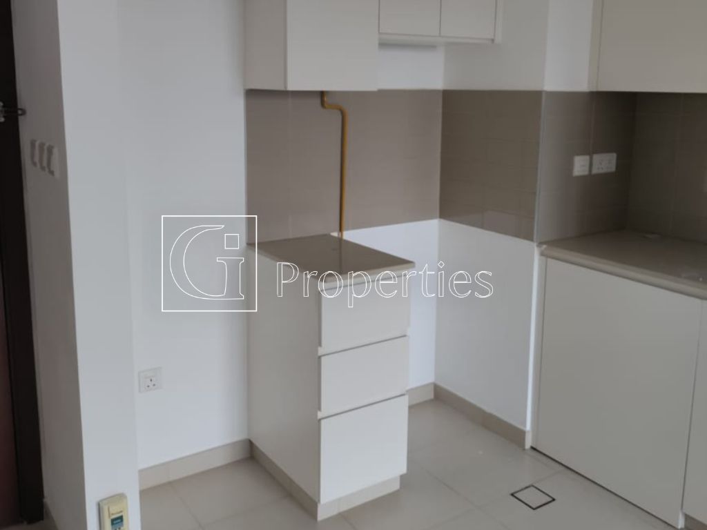 High Floor | Unfurnished Unit | Pool View - 4