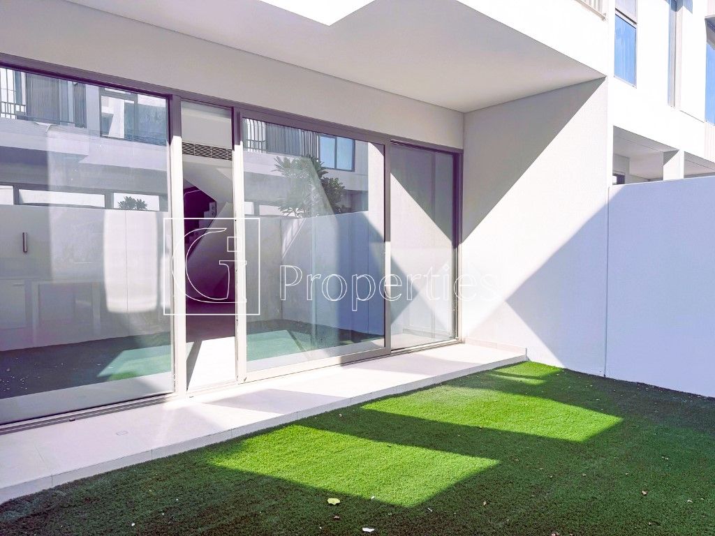 Vacant | Ready to Move | Fitted Kitchen - 1