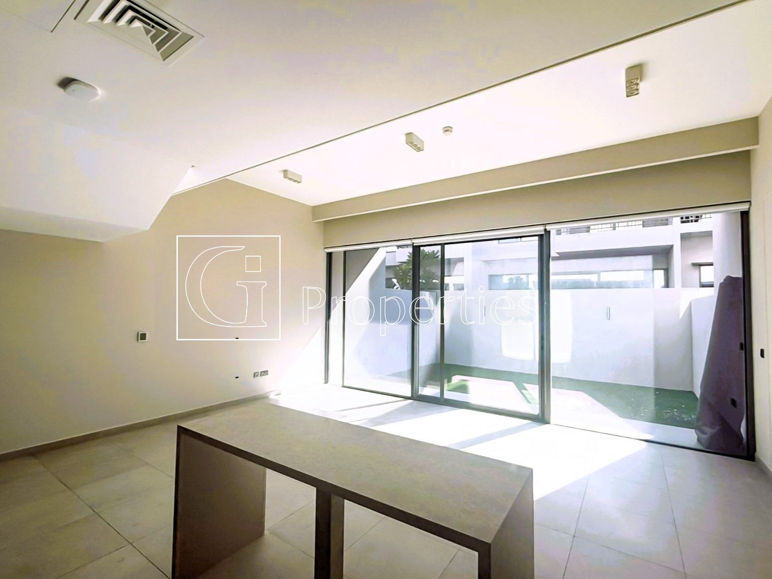 Vacant | Ready to Move | Fitted Kitchen - 2