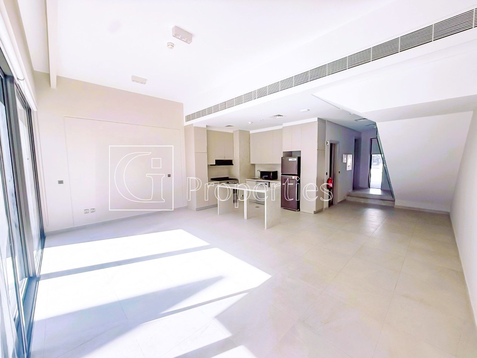 Vacant | Ready to Move | Fitted Kitchen - 3