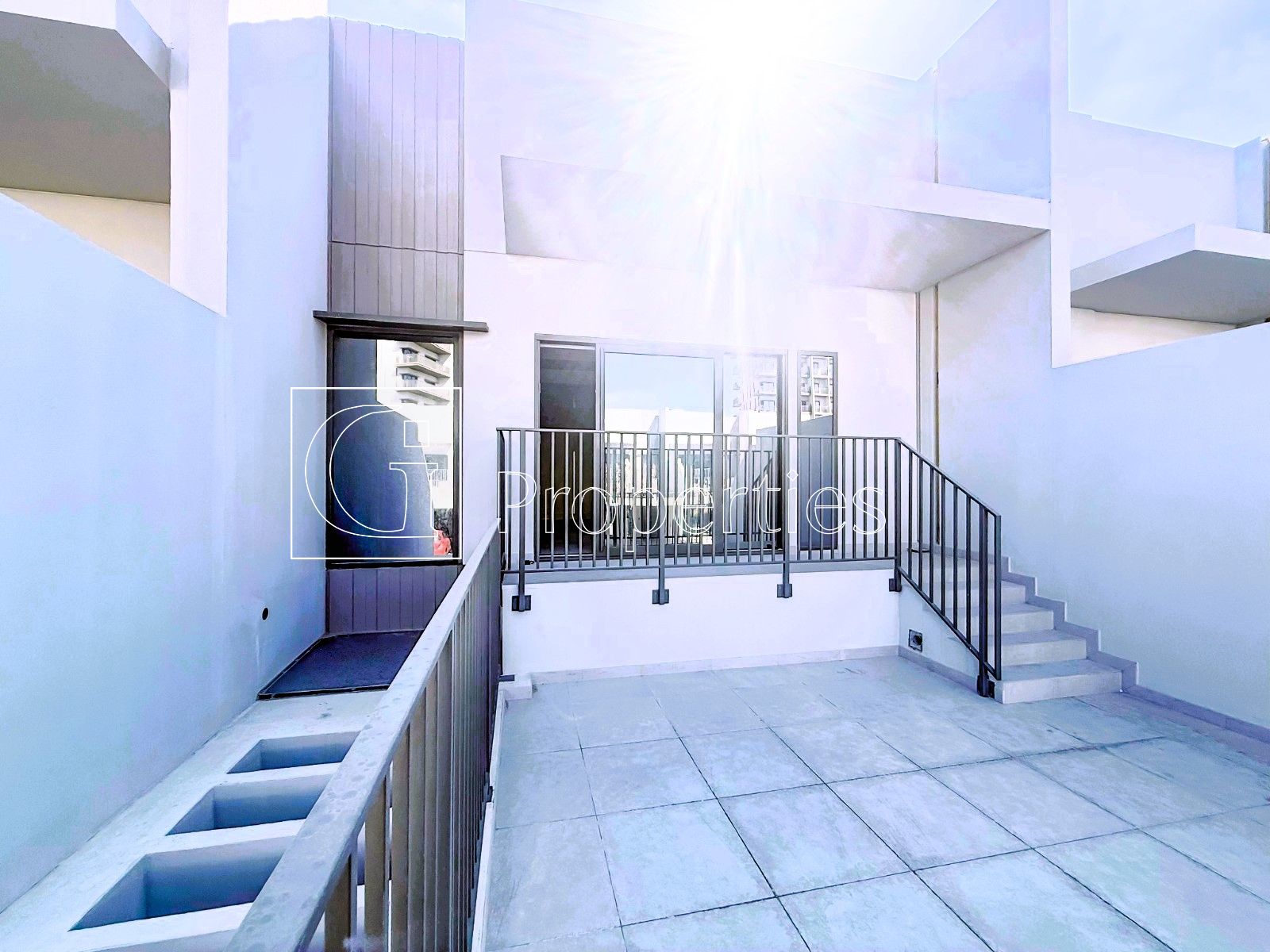 Vacant | Ready to Move | Fitted Kitchen - 10