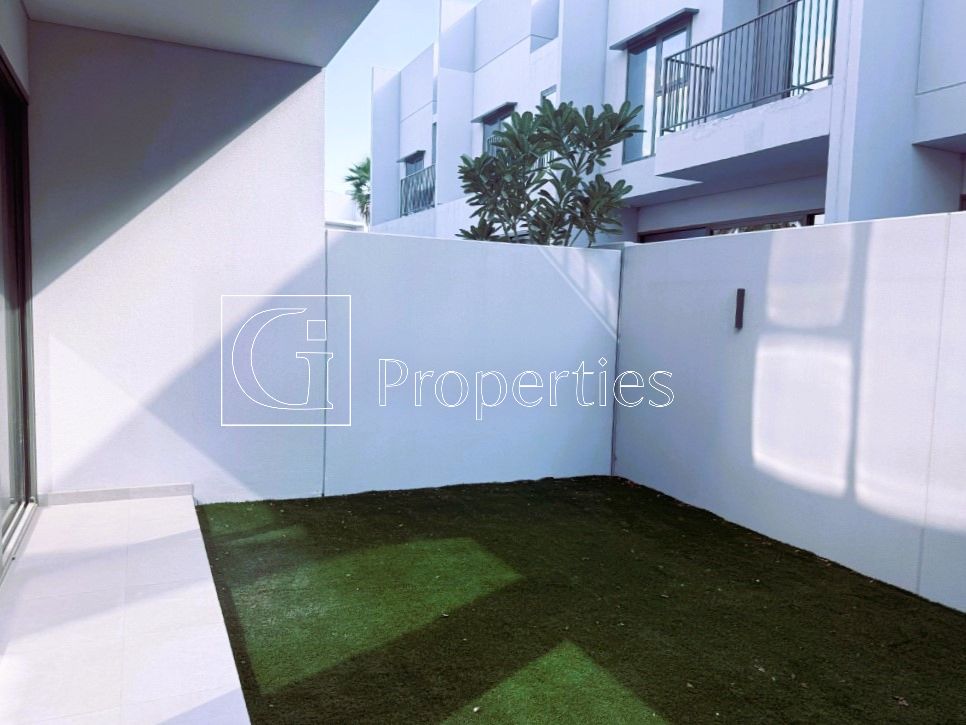 Vacant | Ready to Move | Fitted Kitchen - 11