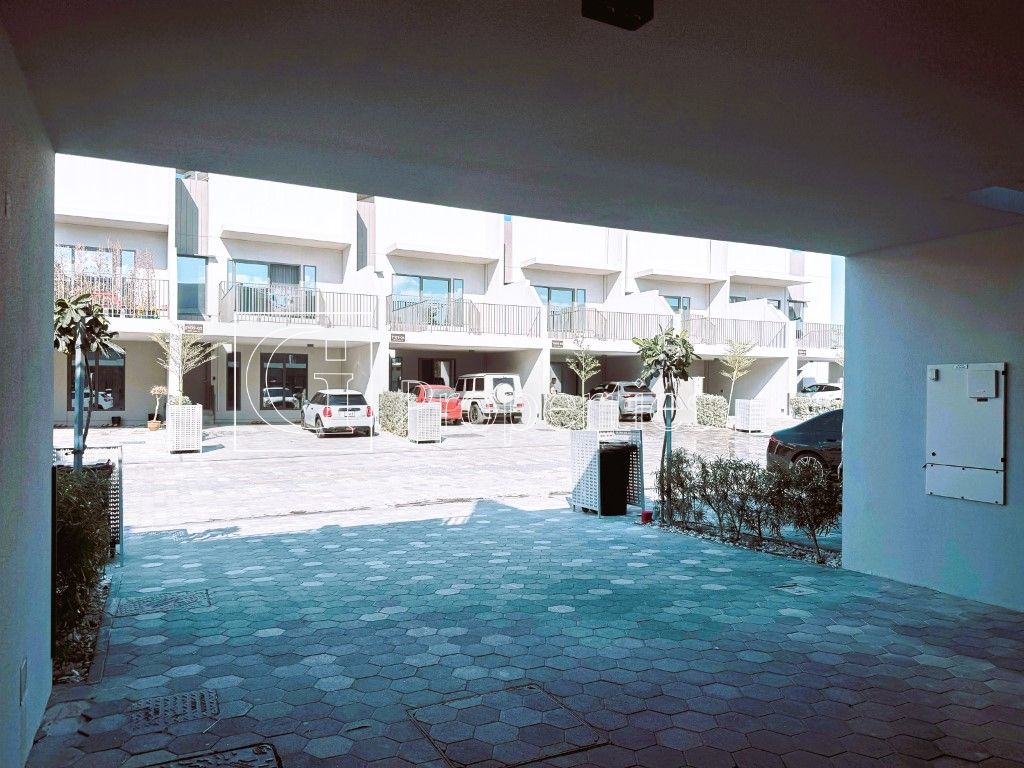 Vacant | Ready to Move | Fitted Kitchen - 16