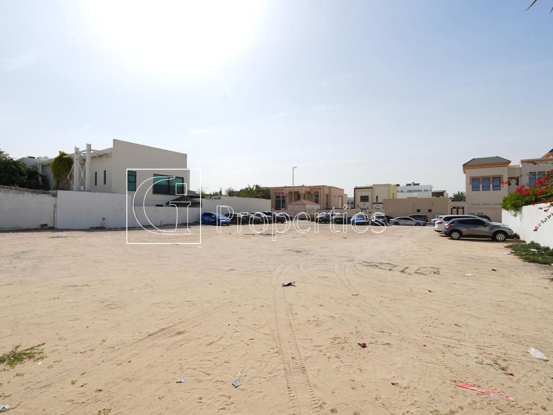 Big Plot | Re-Sale | Good Location - 4