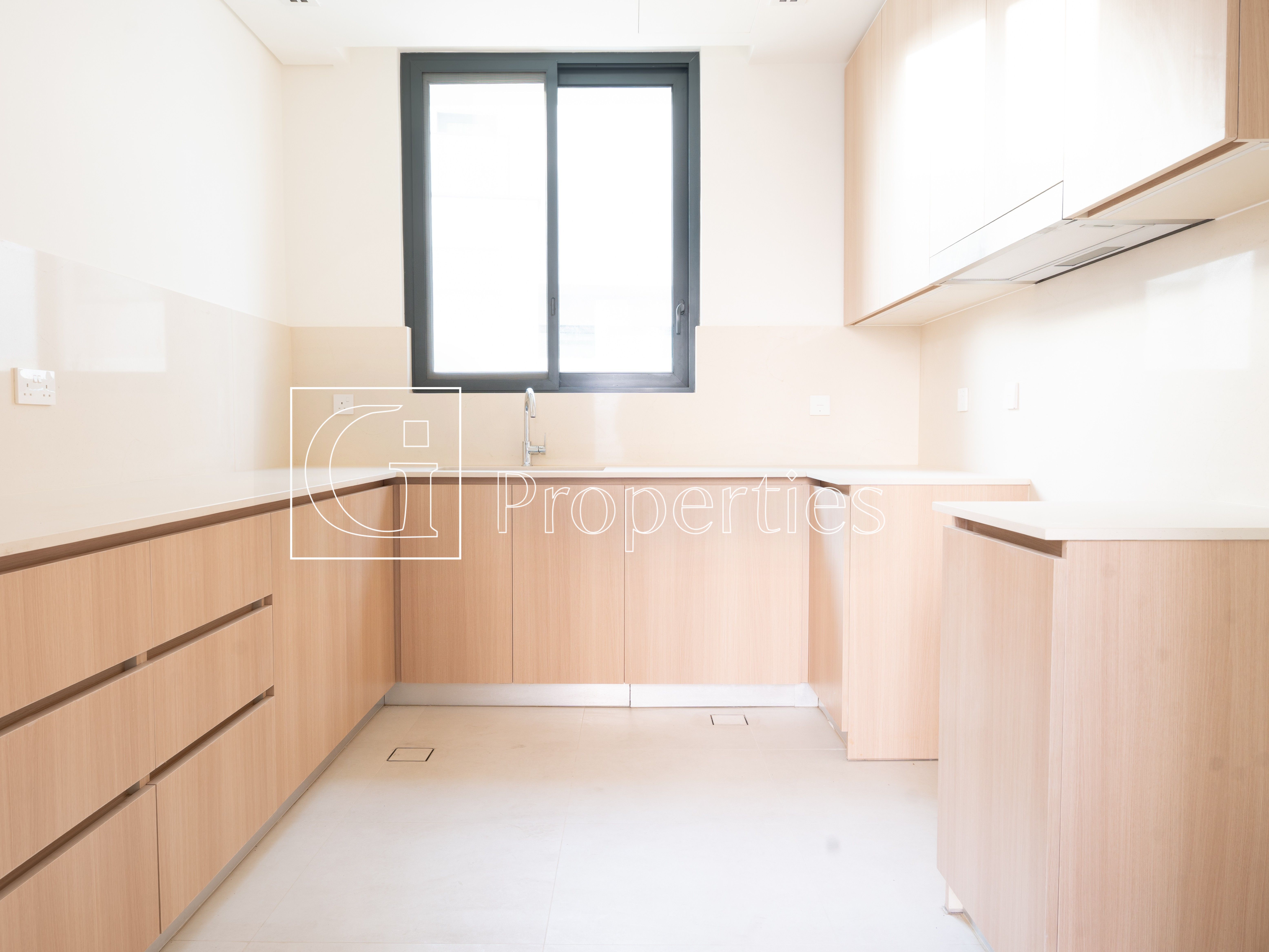 Brand New | Vacant | Huge Landscaped Plot - 5