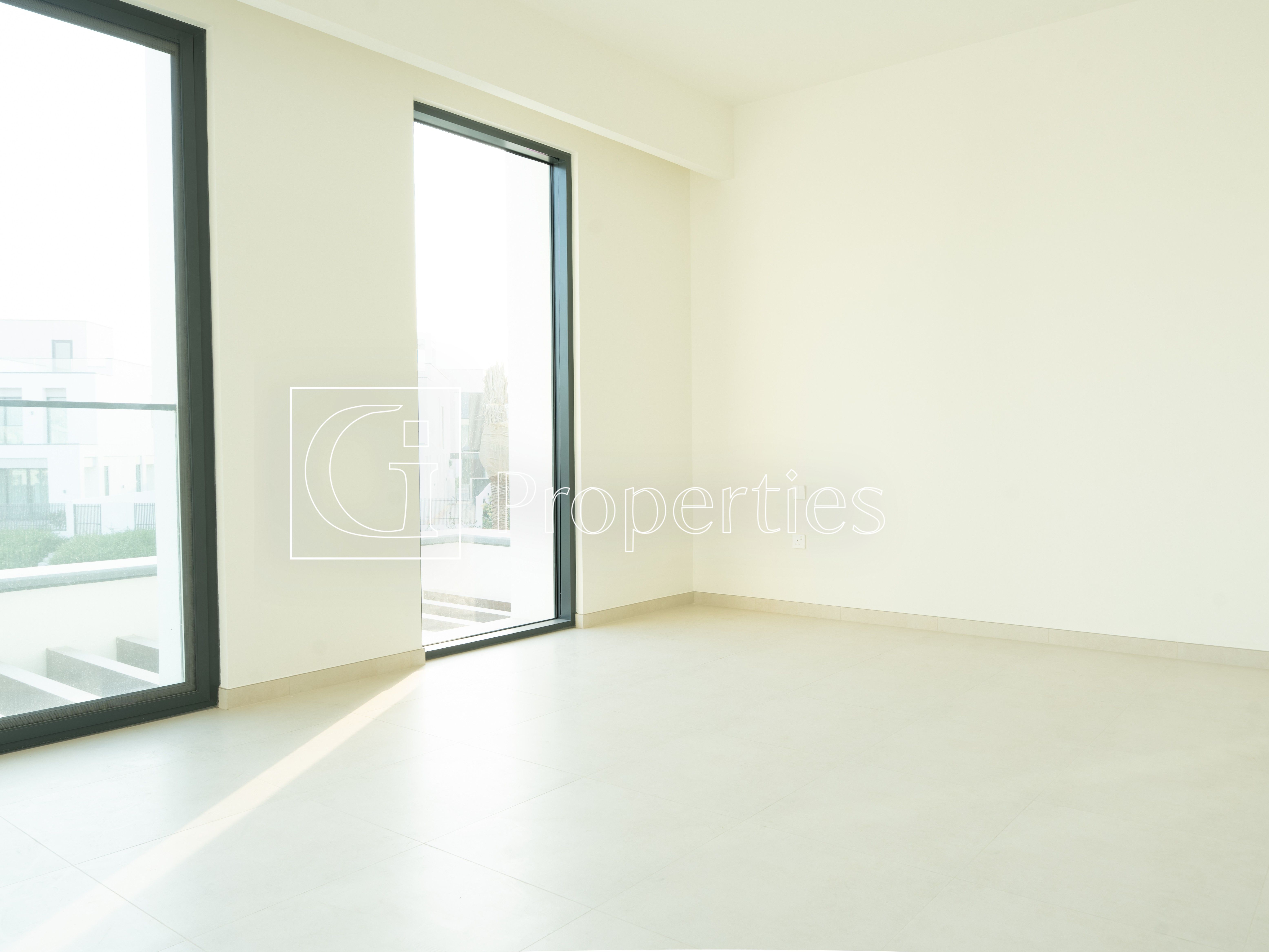 Brand New | Vacant | Huge Landscaped Plot - 7