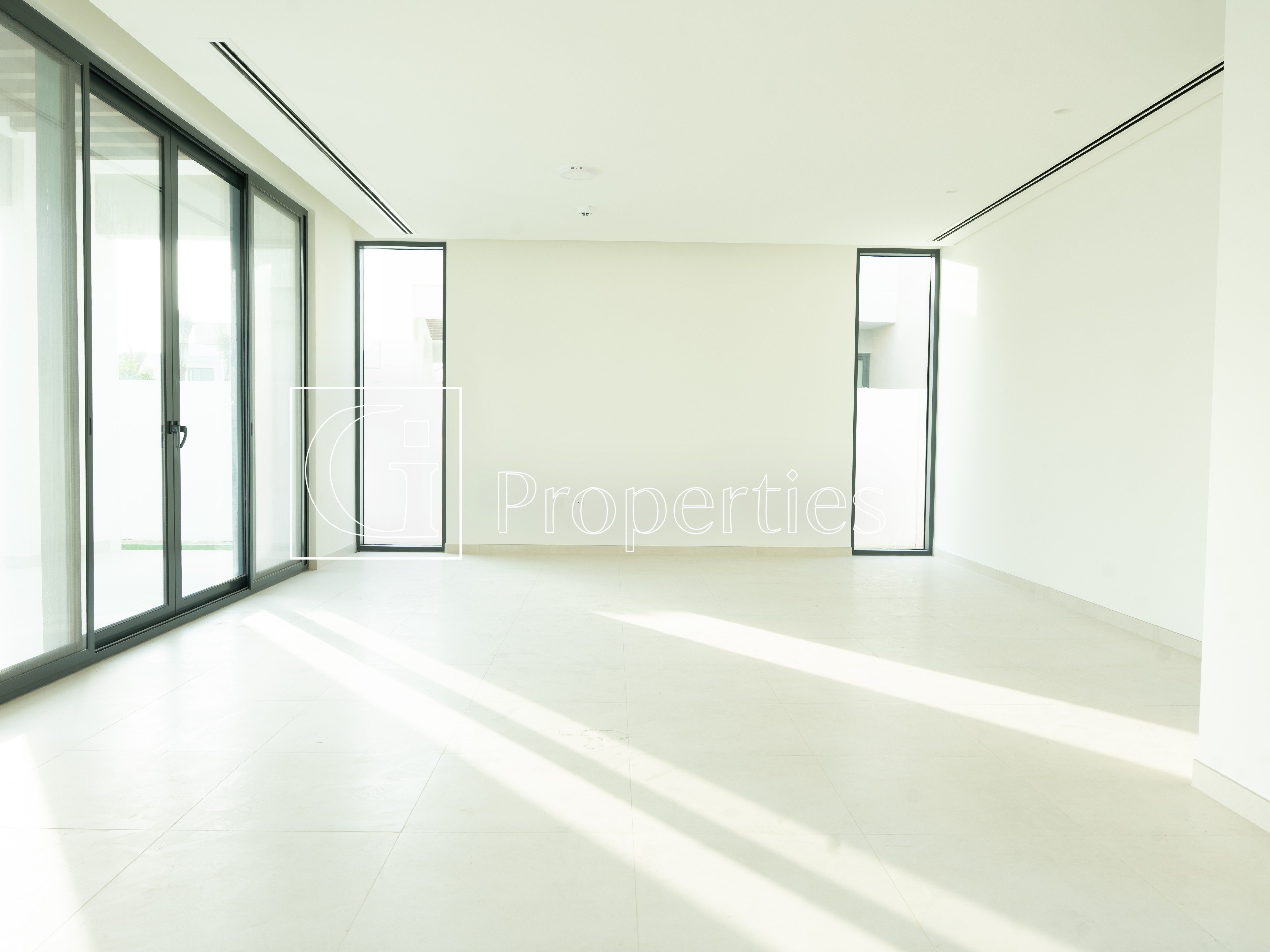 Brand New | Vacant | Huge Landscaped Plot - 9