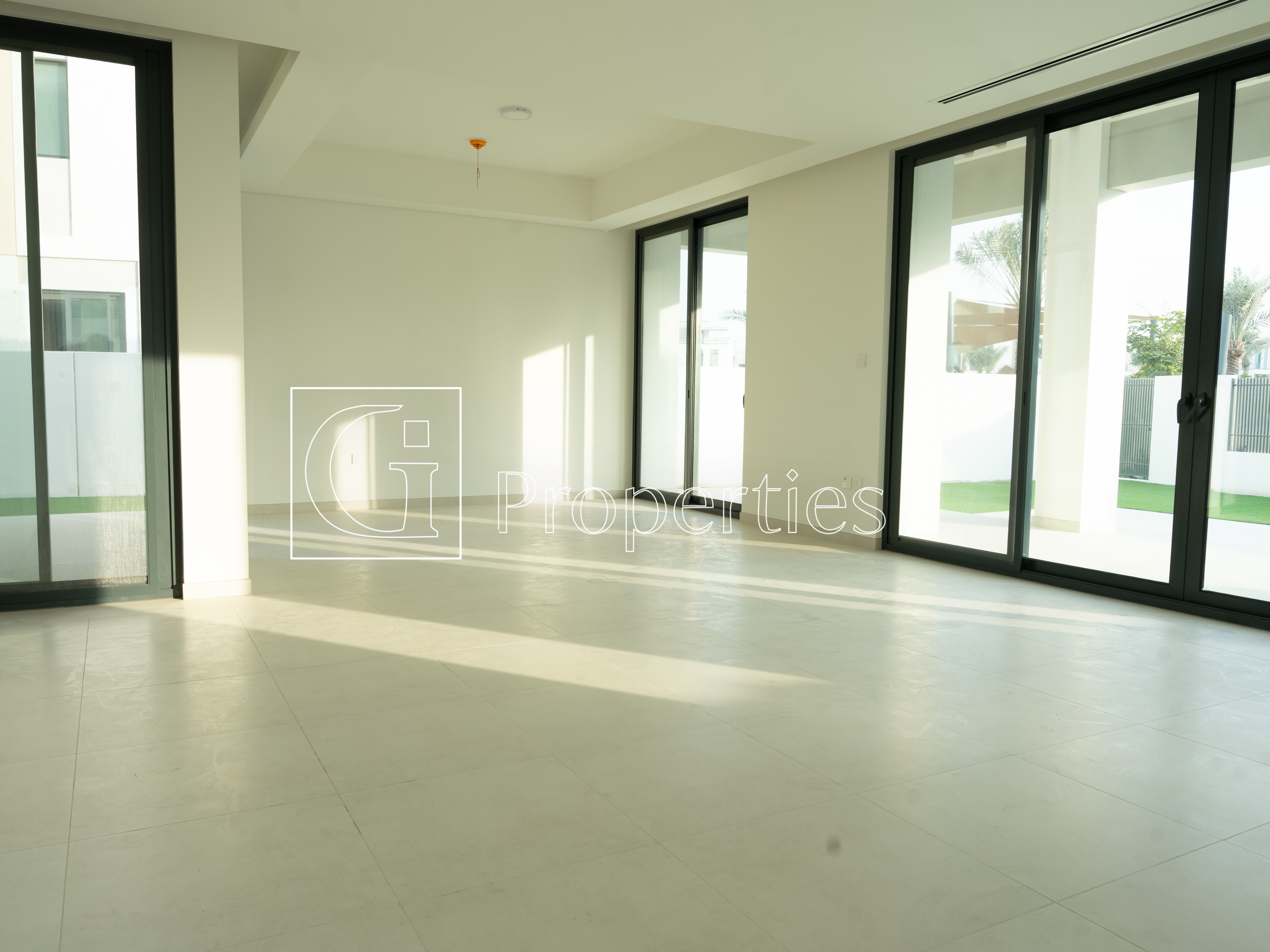 Brand New | Vacant | Huge Landscaped Plot - 14