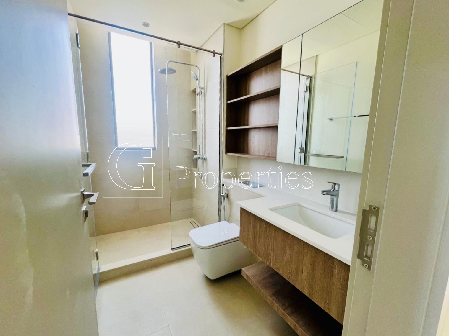 Middle Unit | Amazing Price | Good Location - 14