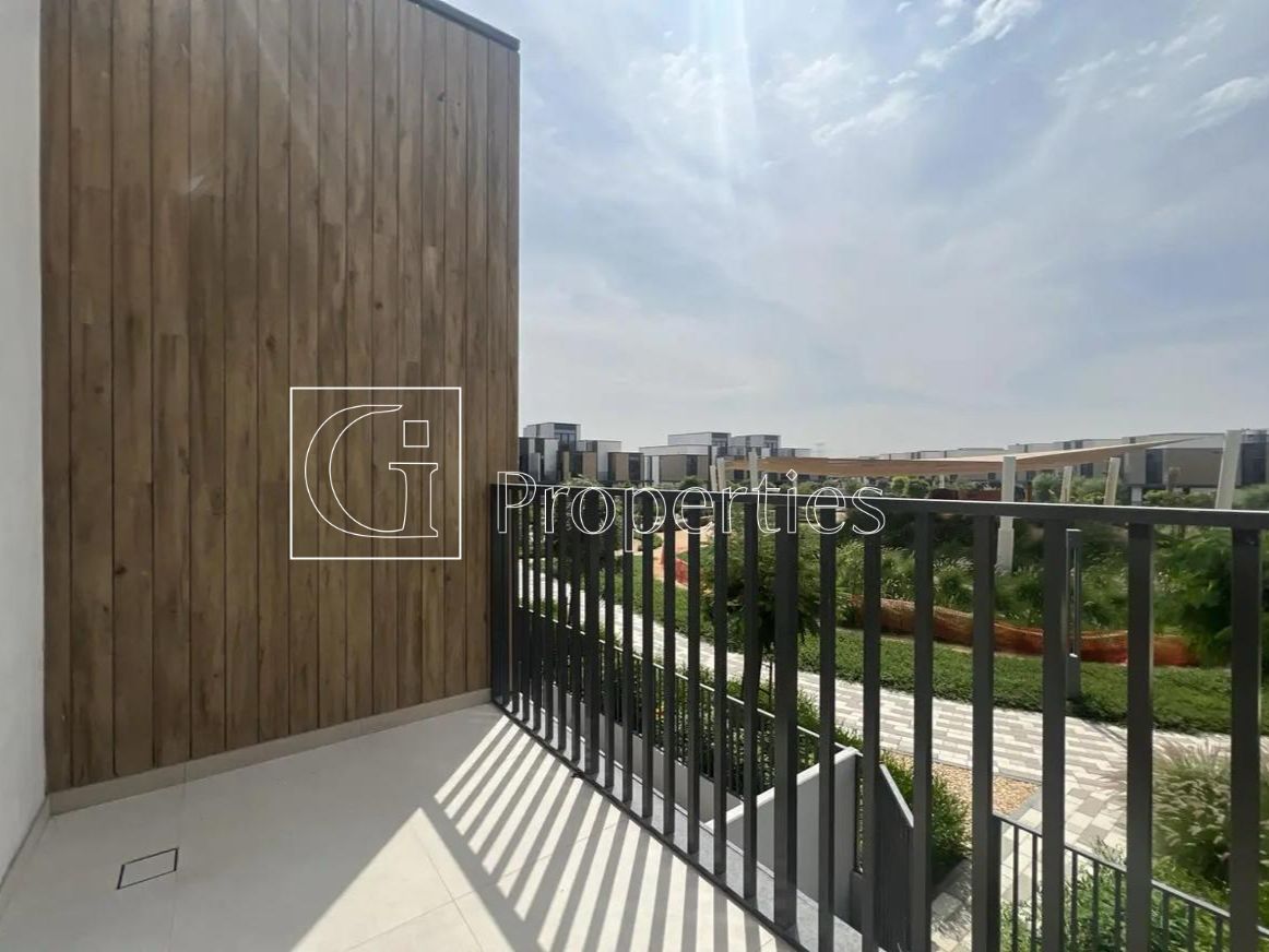 Family Living | Spacious Layout | Community View - 9