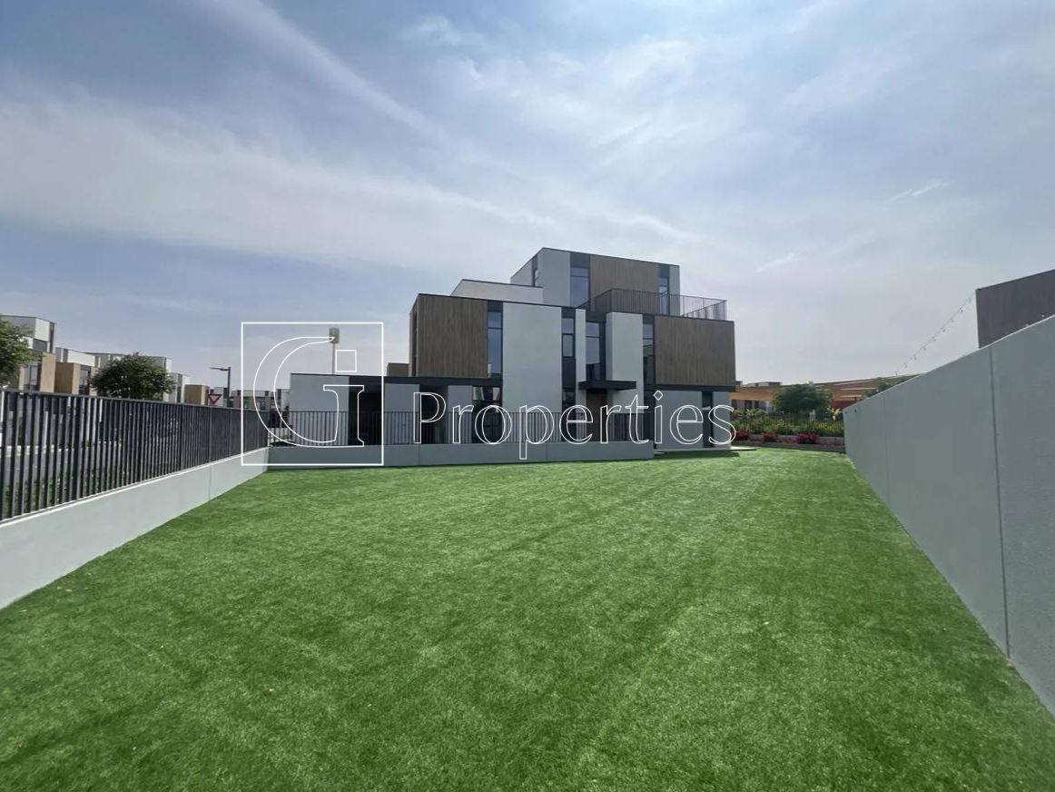 Family Living | Spacious Layout | Community View - 10