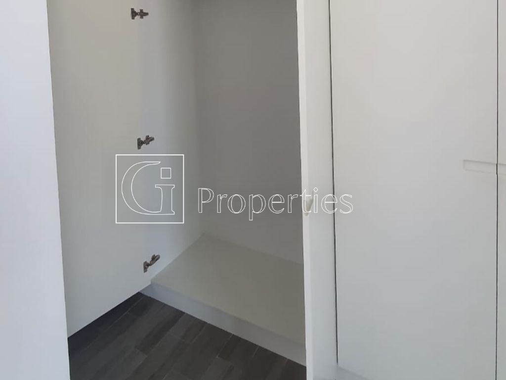 Unfurnishes Unit | Vacant | Spacious Layout - 5