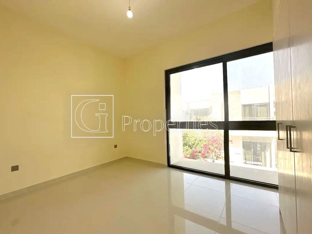 Single Row | Large Garden | Tenanted till June - 8