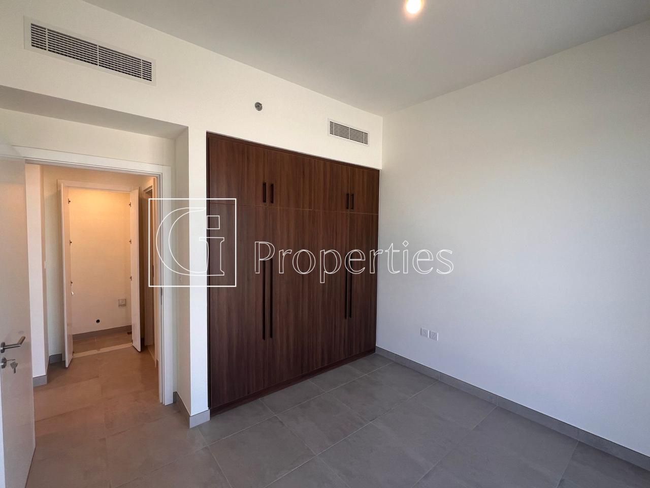 Community View | Corner Layout | Ready - 8