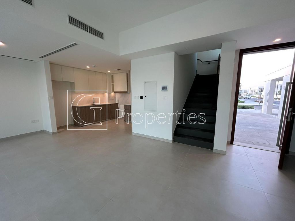 Unfurnished | Good Location| Big Layout - 2