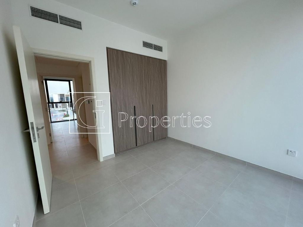 Unfurnished | Good Location| Big Layout - 5