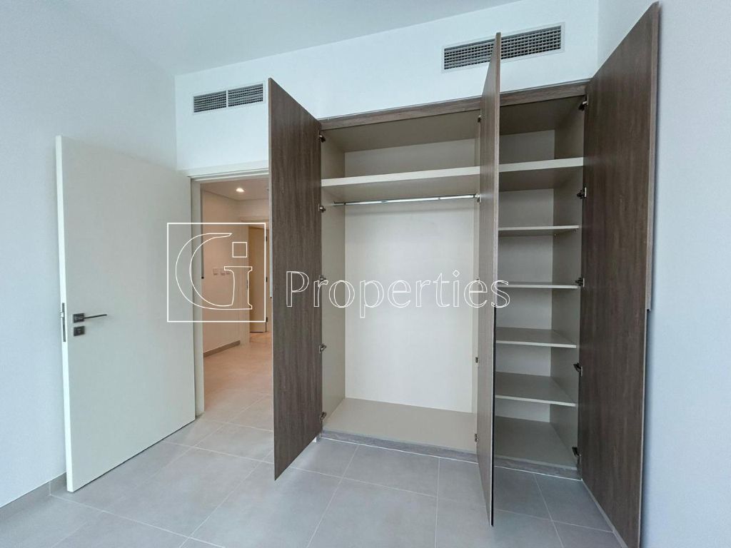 Unfurnished | Good Location| Big Layout - 8