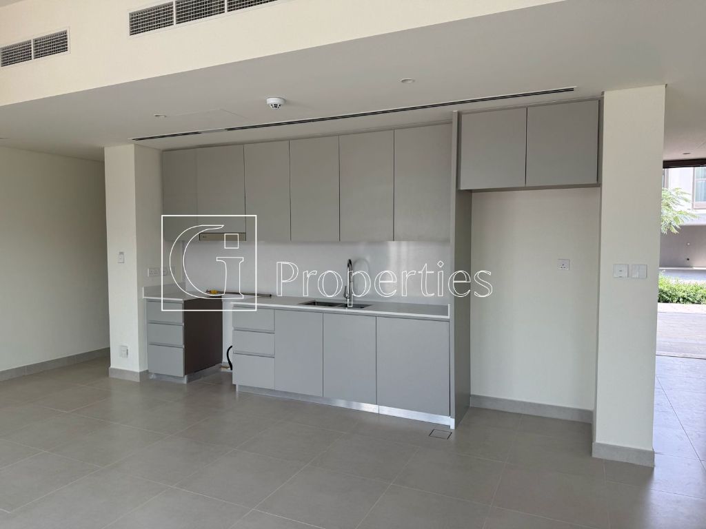 Middle Kitchen | Next to Pool | Spacious Layout - 6