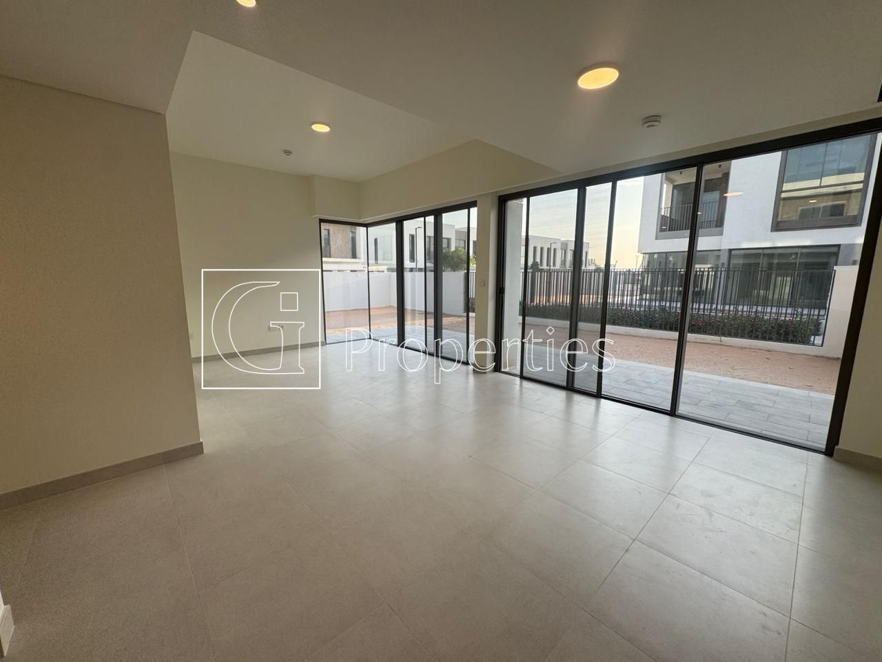 Single Row 4BR | Family Home | Ready To Move - 9