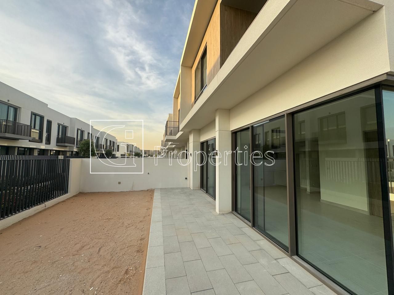 Single Row 4BR | Family Home | Ready To Move - 10