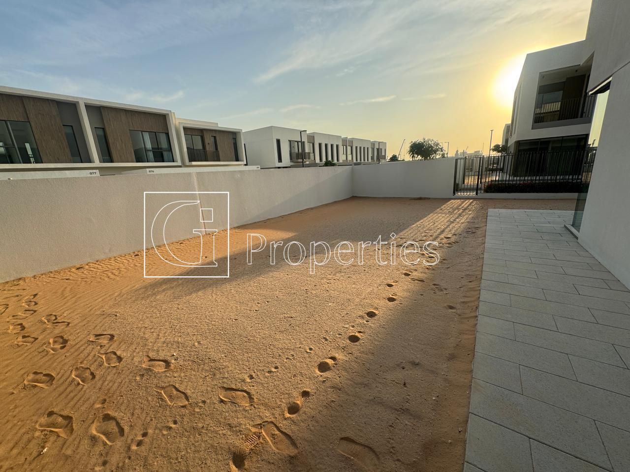 Single Row 4BR | Family Home | Ready To Move - 15