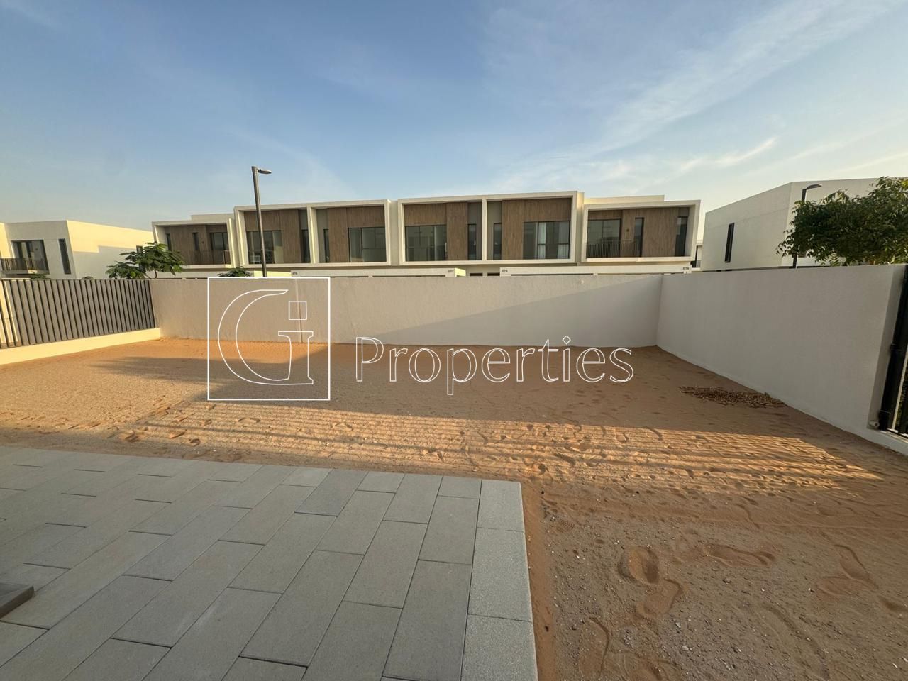 Single Row 4BR | Family Home | Ready To Move - 16