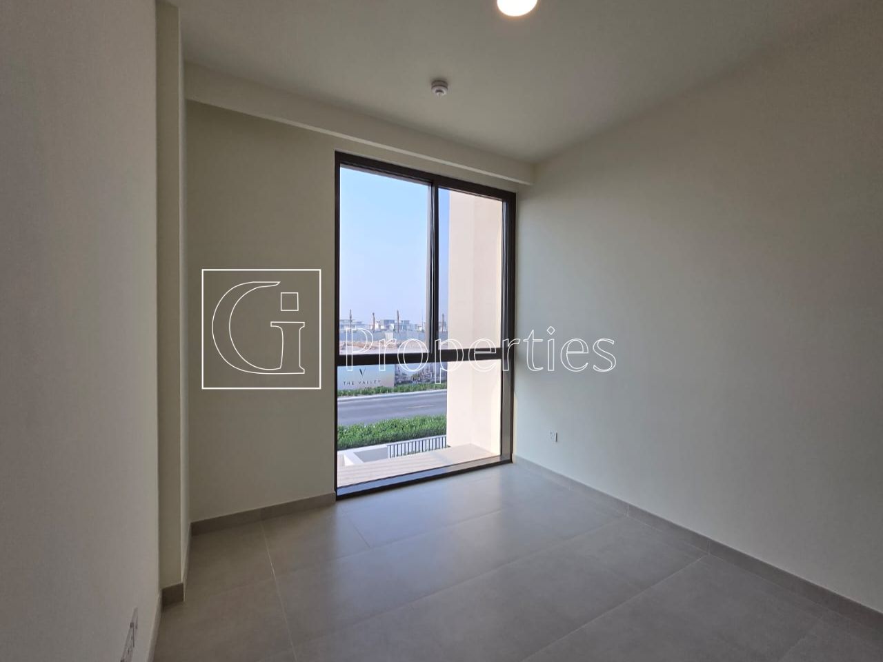 Ready to Move | Single Row | Corner Kitchen - 8