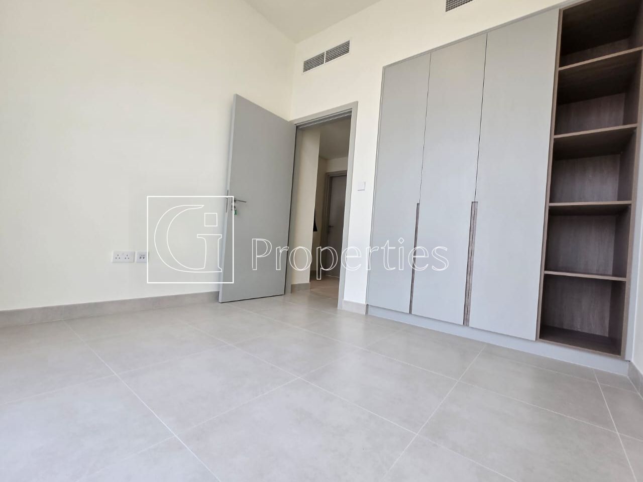 Ready to Move | Single Row | Corner Kitchen - 9