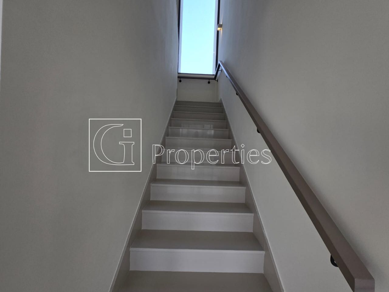 Ready to Move | Single Row | Corner Kitchen - 12