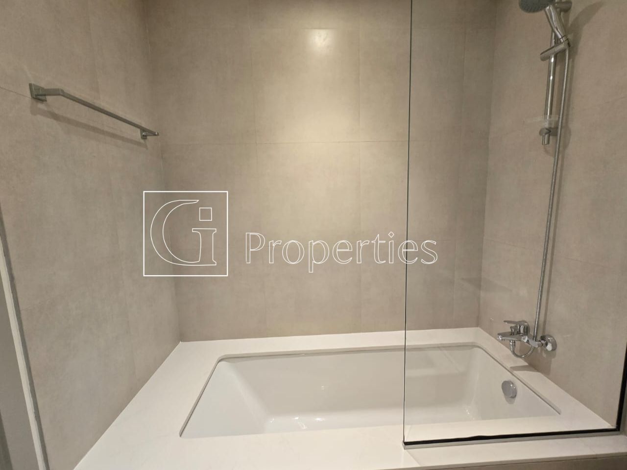 Ready to Move | Single Row | Corner Kitchen - 15