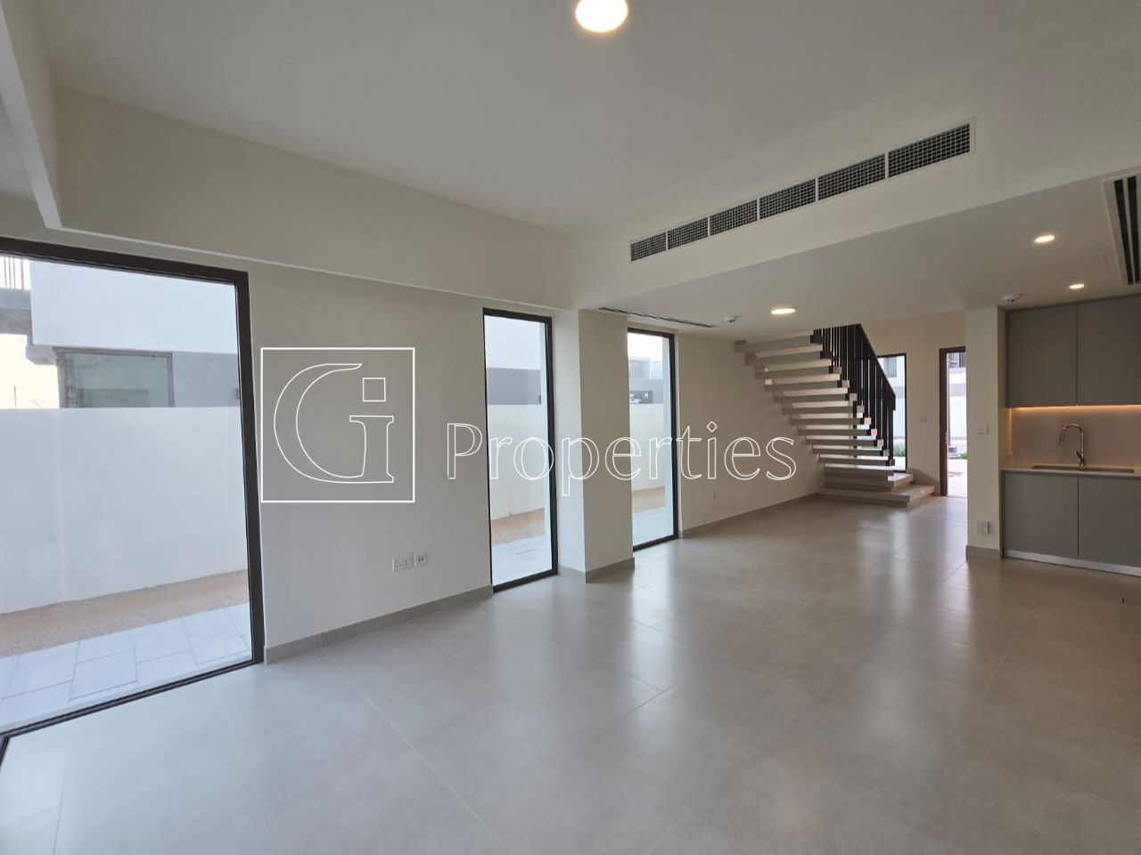 Single Row | Corner Unit | Close To Pool - 4