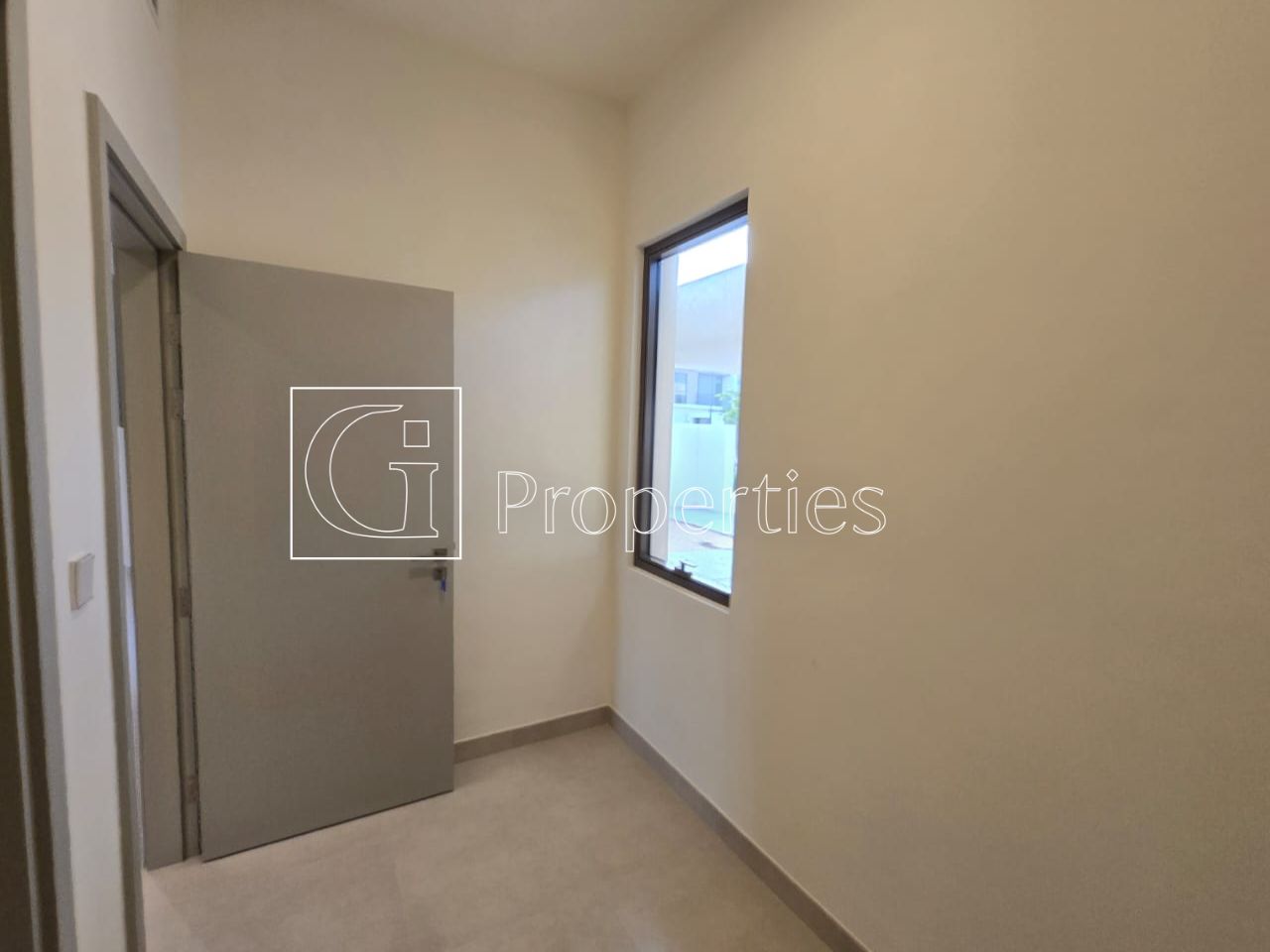 Single Row | Corner Unit | Close To Pool - 5