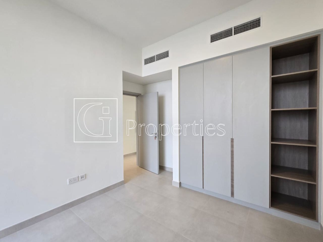 Single Row | Corner Unit | Close To Pool - 11