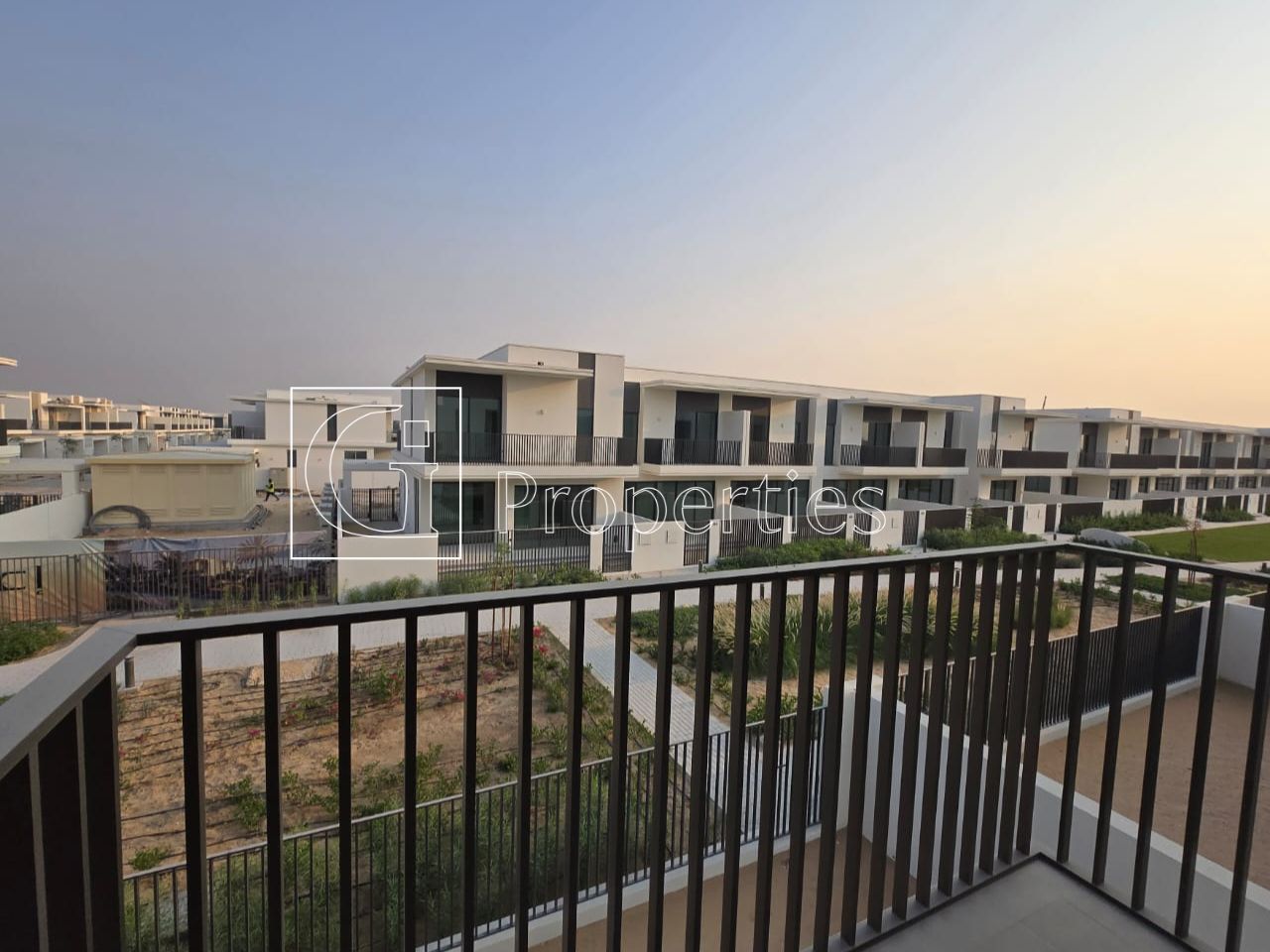 Single Row | Corner Unit | Close To Pool - 12