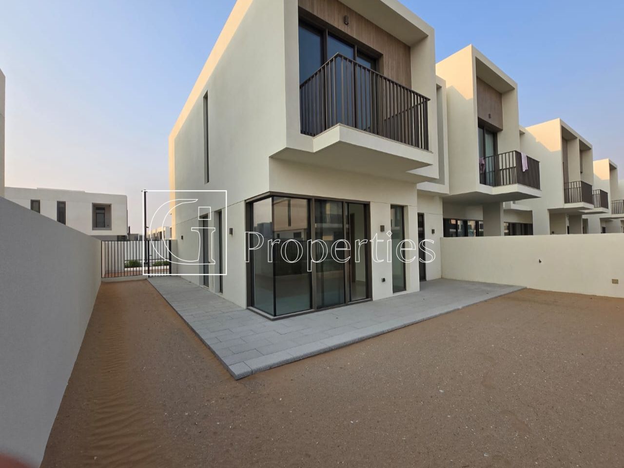 Single Row | Corner Unit | Close To Pool - 16