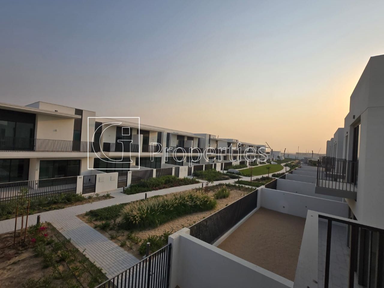 Single Row | Corner Unit | Close To Pool - 17