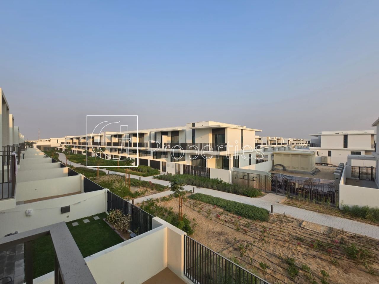 Single Row | Corner Unit | Close To Pool - 18