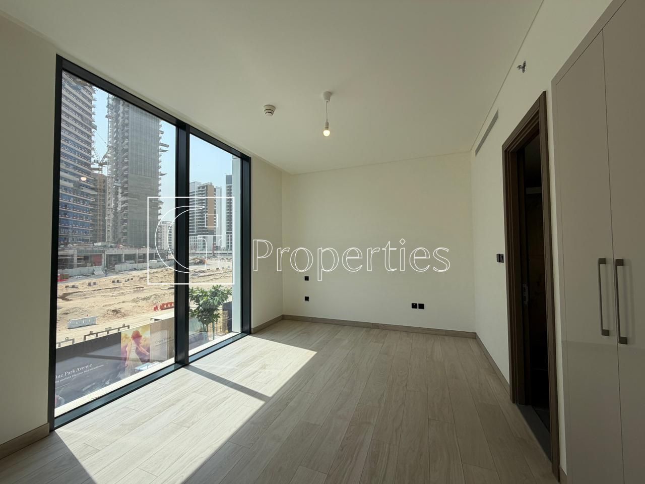 Spacious 2BR | Ready To Move | Prime Location - 11