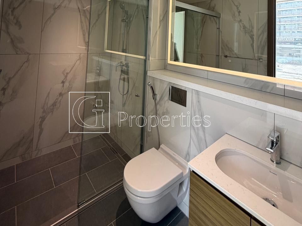 Spacious 2BR | Ready To Move | Prime Location - 15