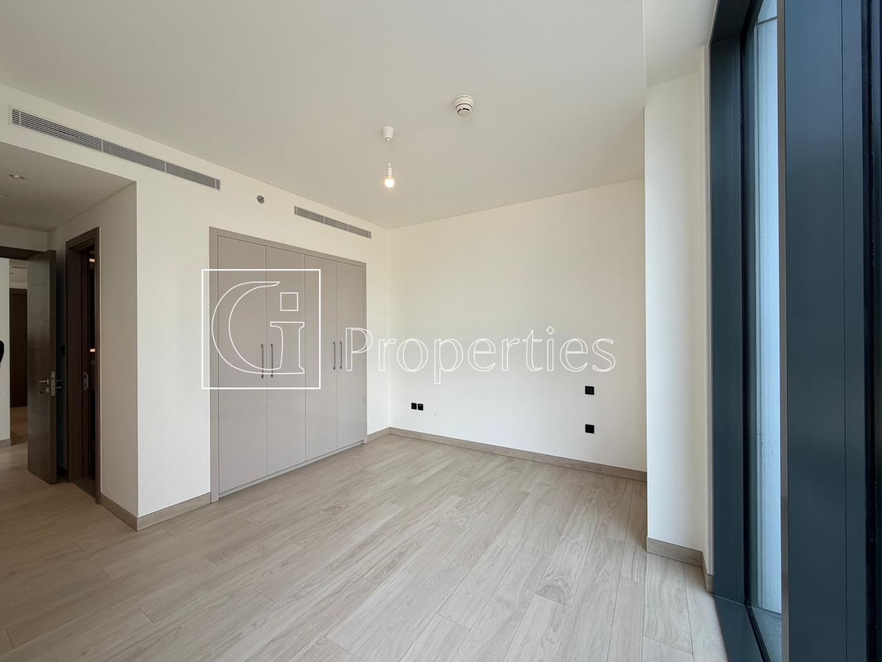 Spacious 2BR | Ready To Move | Prime Location - 17