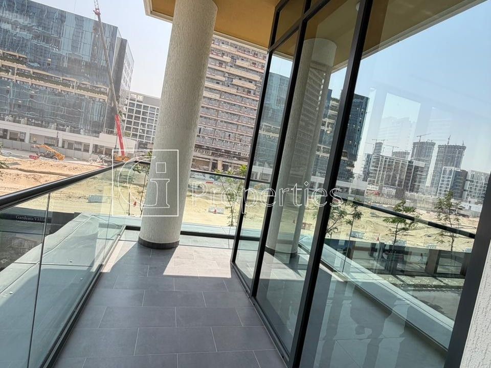 Spacious 2BR | Ready To Move | Prime Location - 20