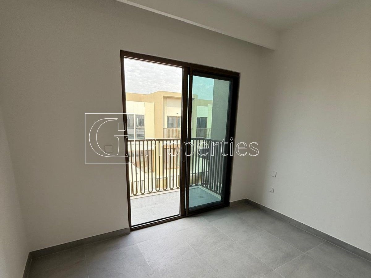 Elegant 3BR+Maid | Modern Living | Prime Location - 4