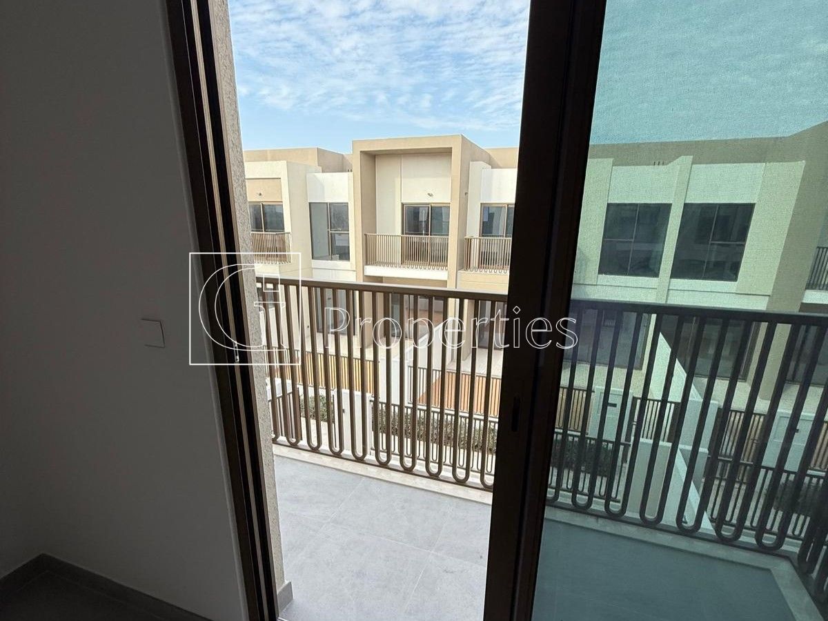 Elegant 3BR+Maid | Modern Living | Prime Location - 5