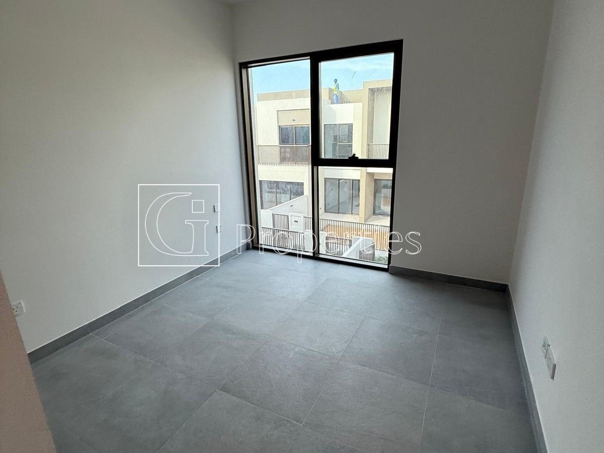 Elegant 3BR+Maid | Modern Living | Prime Location - 6