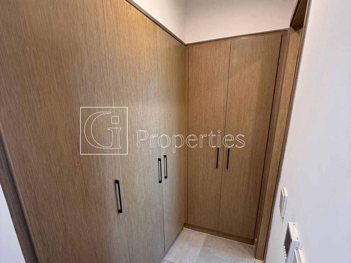 Elegant 3BR+Maid | Modern Living | Prime Location - 7