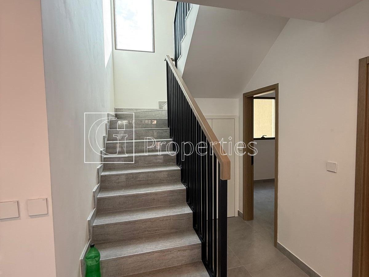 Elegant 3BR+Maid | Modern Living | Prime Location - 9