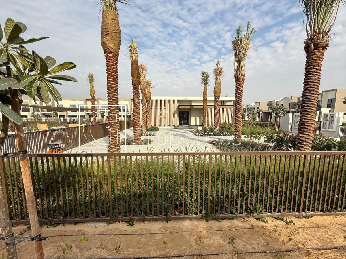 Elegant 3BR+Maid | Modern Living | Prime Location - 12